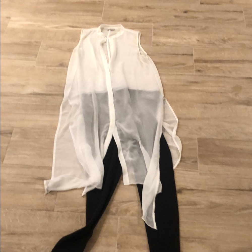 White sleeveless tunic